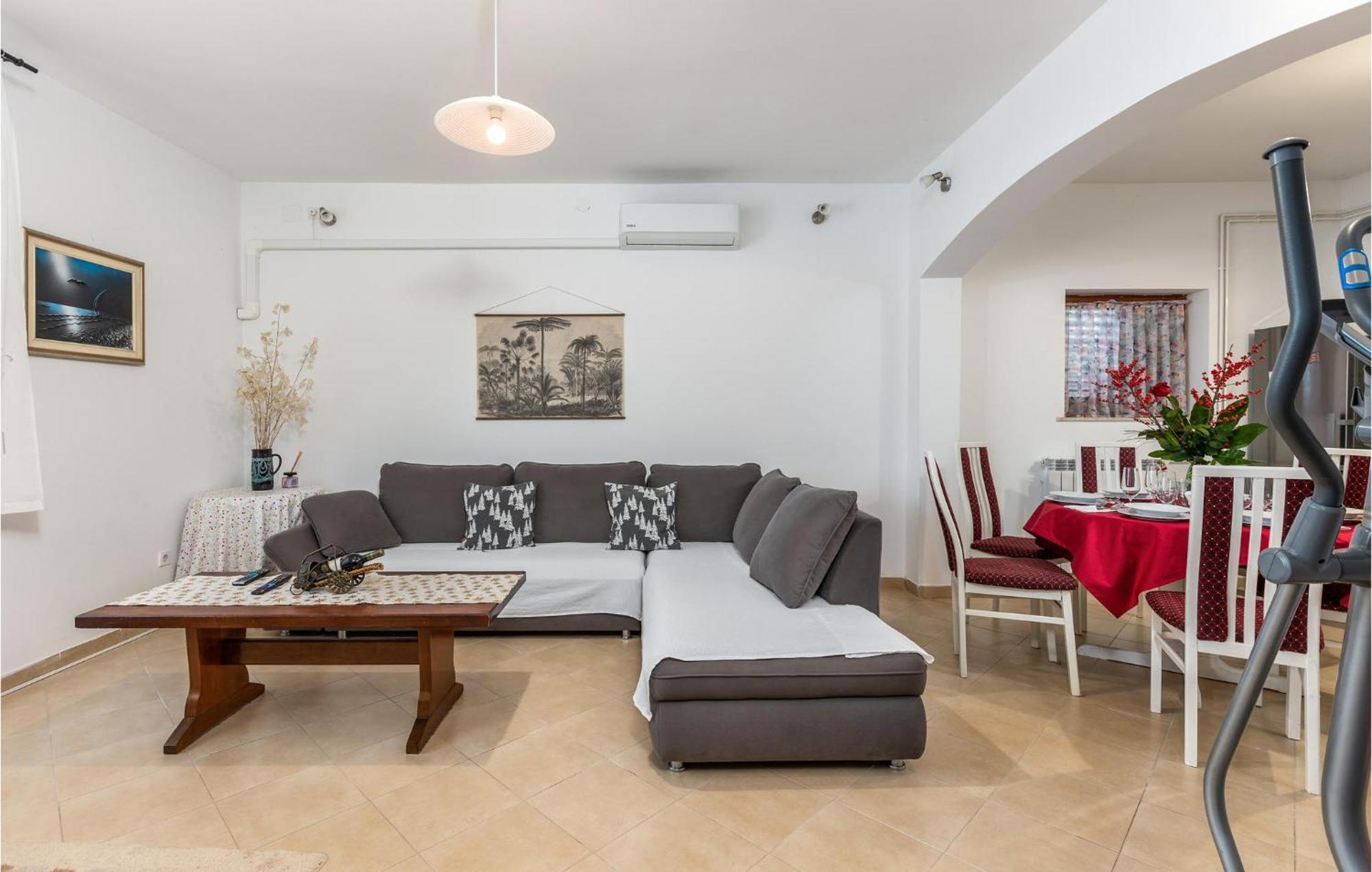 2 Bedroom Gorgeous Apartment In Kostrena Kültér fotó