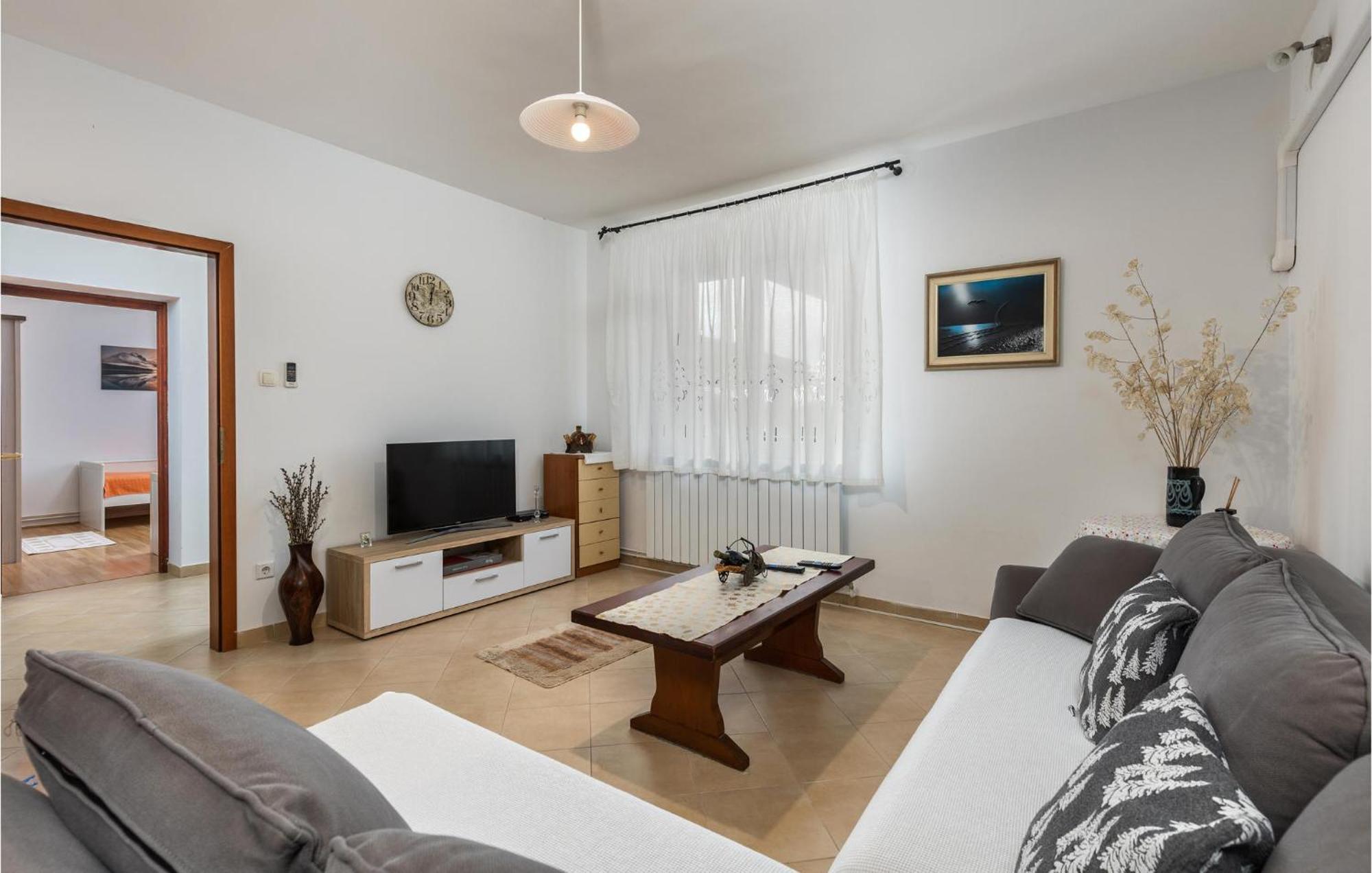 2 Bedroom Gorgeous Apartment In Kostrena Kültér fotó